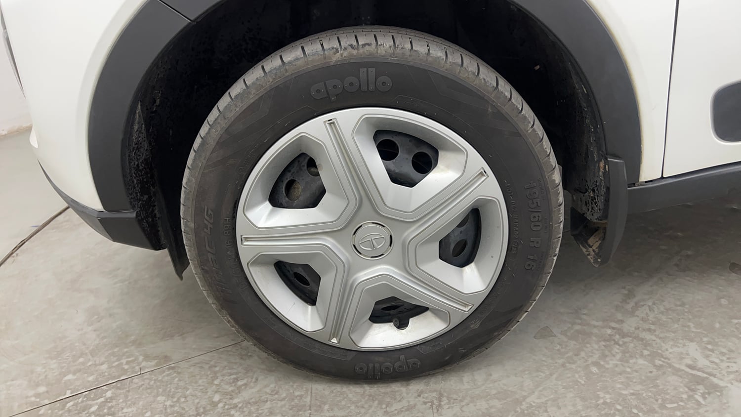 Used 2022 Tata Nexon XMA (S) Diesel Diesel Automatic tyres LEFT FRONT TYRE RIM VIEW