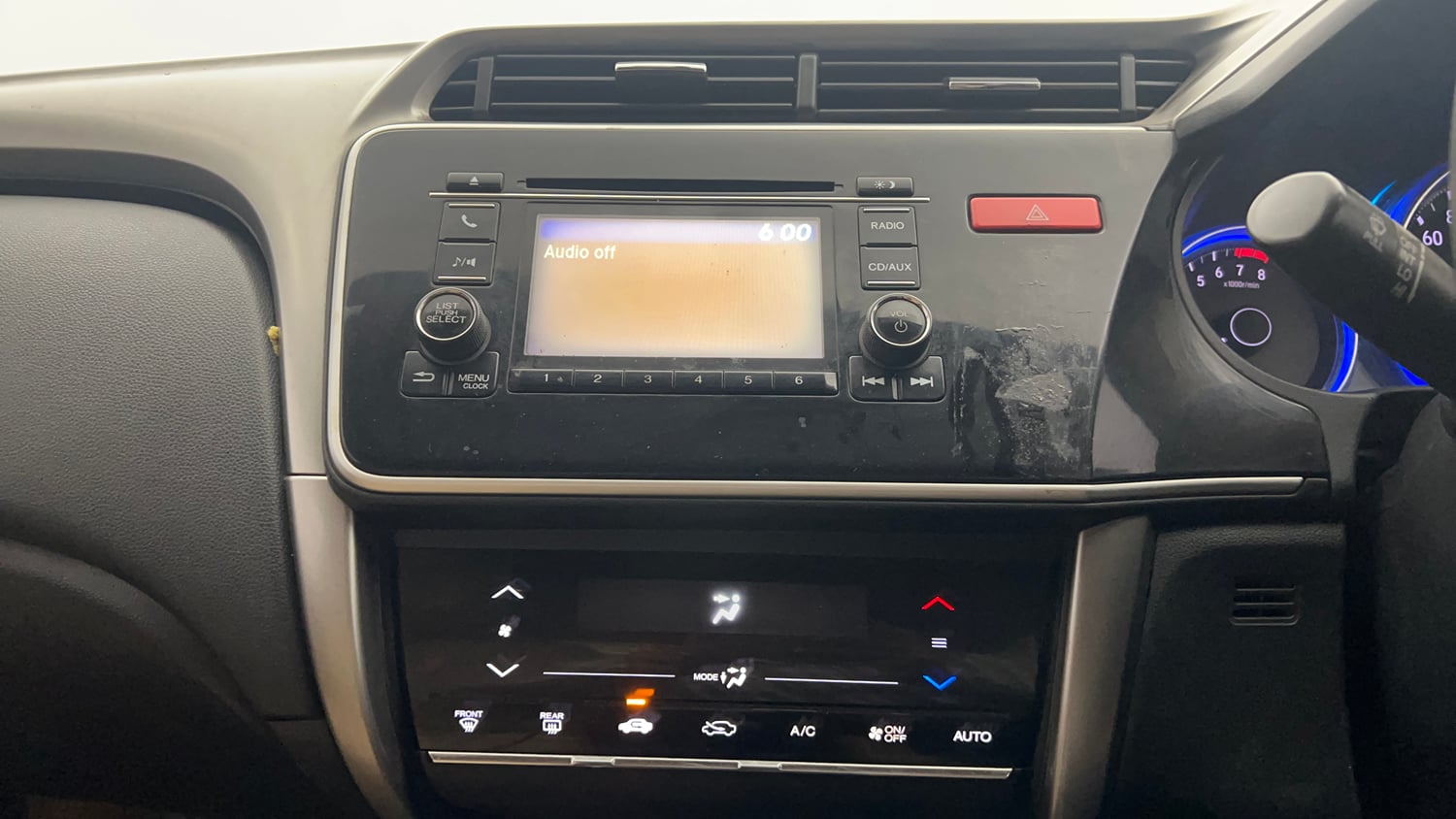 Used 2015 Honda City V Petrol Manual top_features Integrated (in-dash) music system