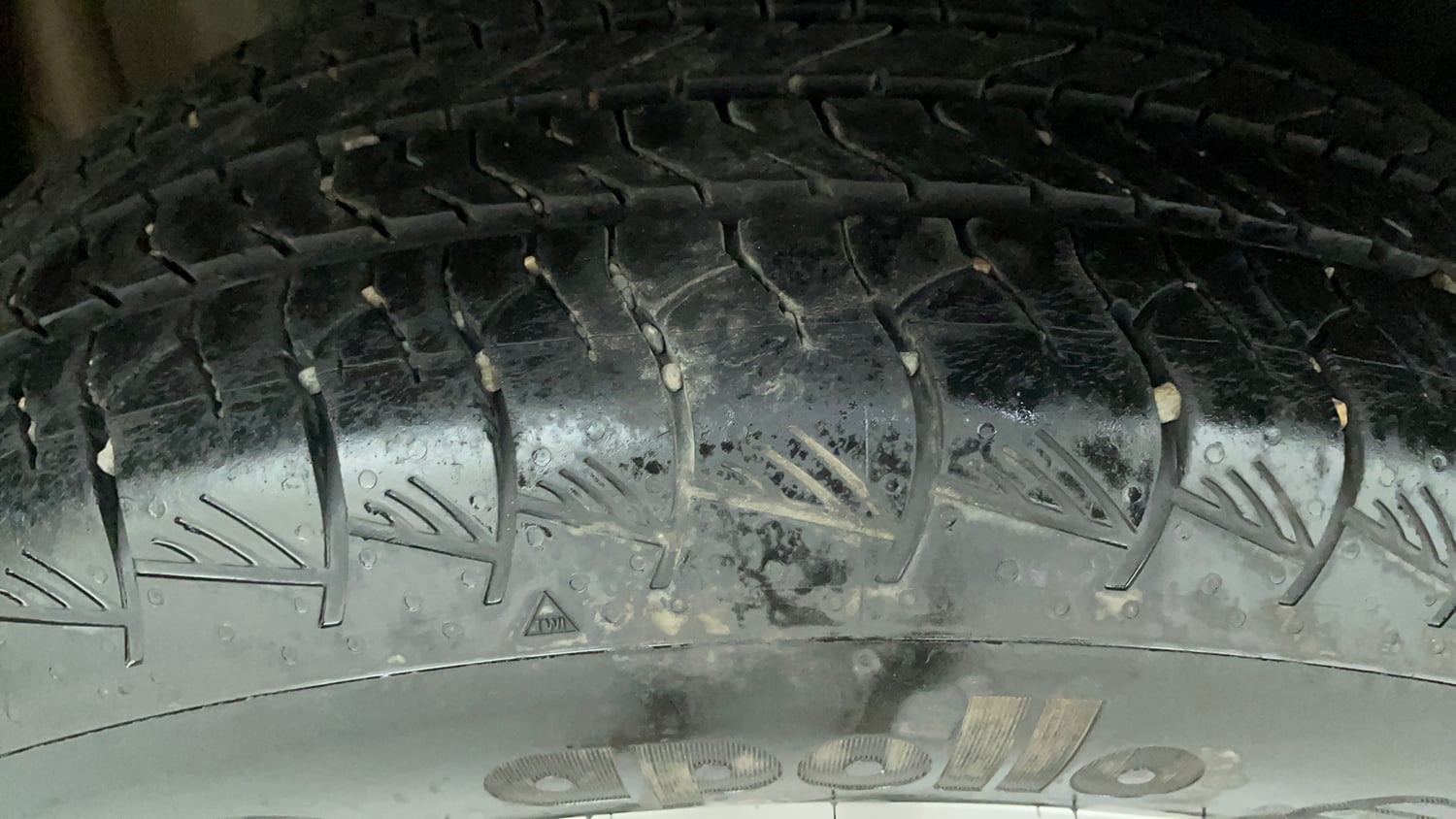 Used 2024 Maruti Suzuki Invicto Alpha Plus 7 STR Hybrid Automatic tyres RIGHT REAR TYRE TREAD VIEW