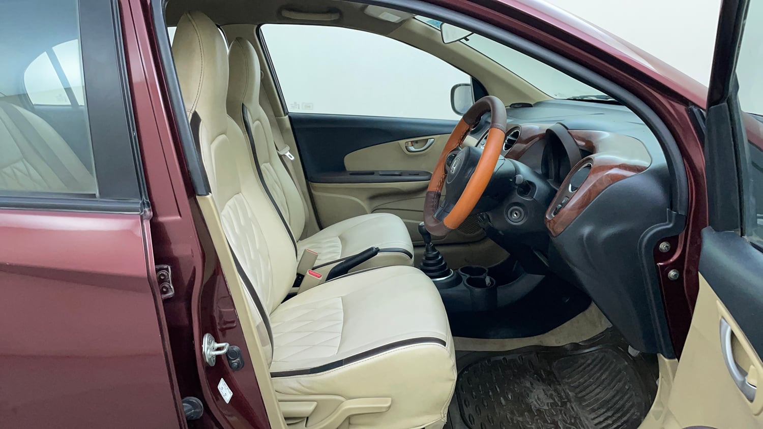 Used 2013 Honda Amaze 1.2 VX i-VTEC Petrol Manual interior RIGHT SIDE FRONT DOOR CABIN VIEW