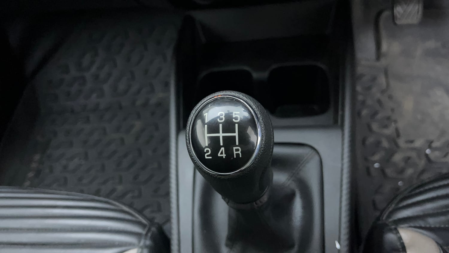 Used 2024 Maruti Suzuki Baleno Delta MT Petrol Manual interior GEAR  KNOB VIEW