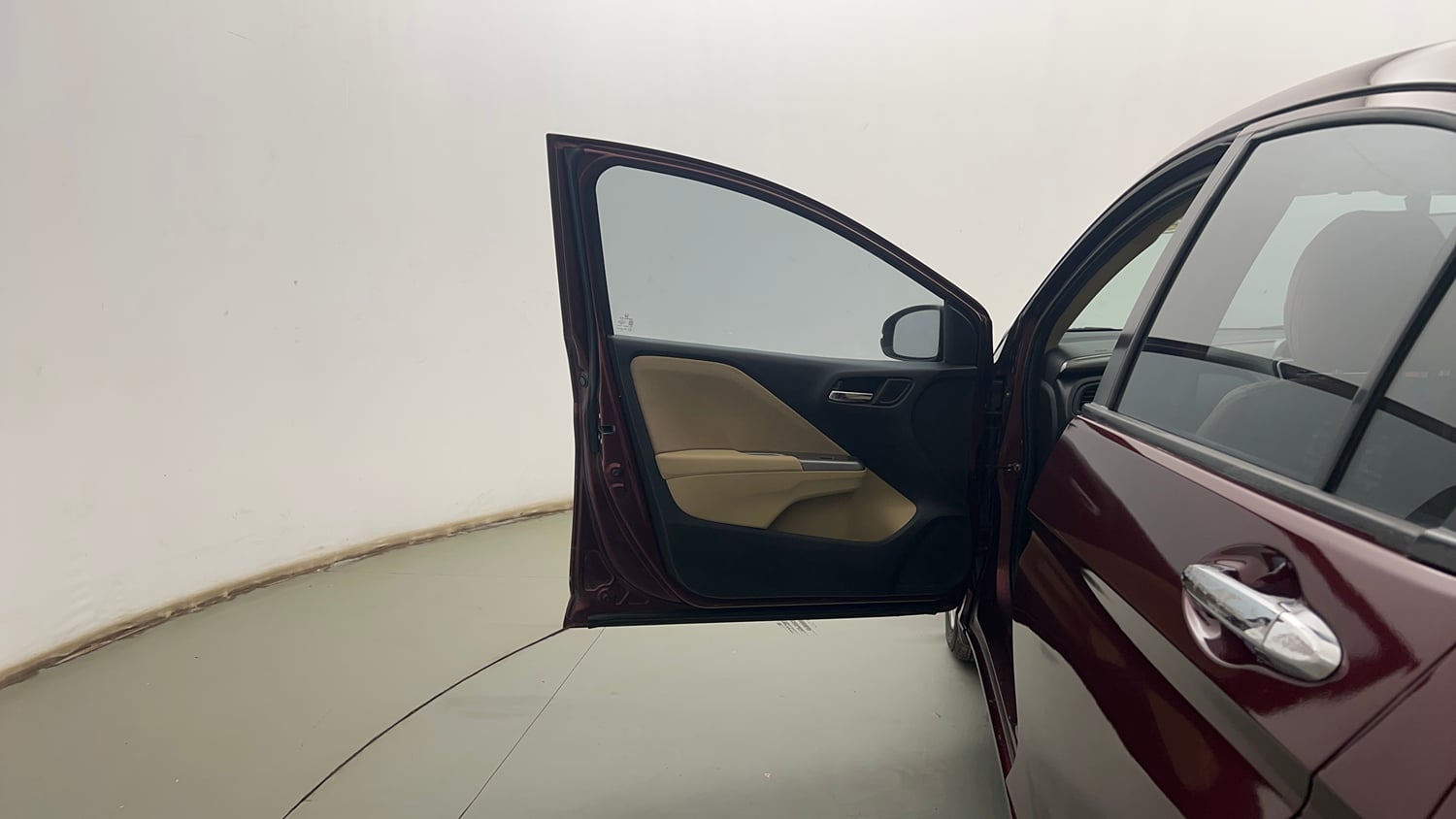 Used 2015 Honda City V Petrol Manual interior LEFT FRONT DOOR OPEN VIEW
