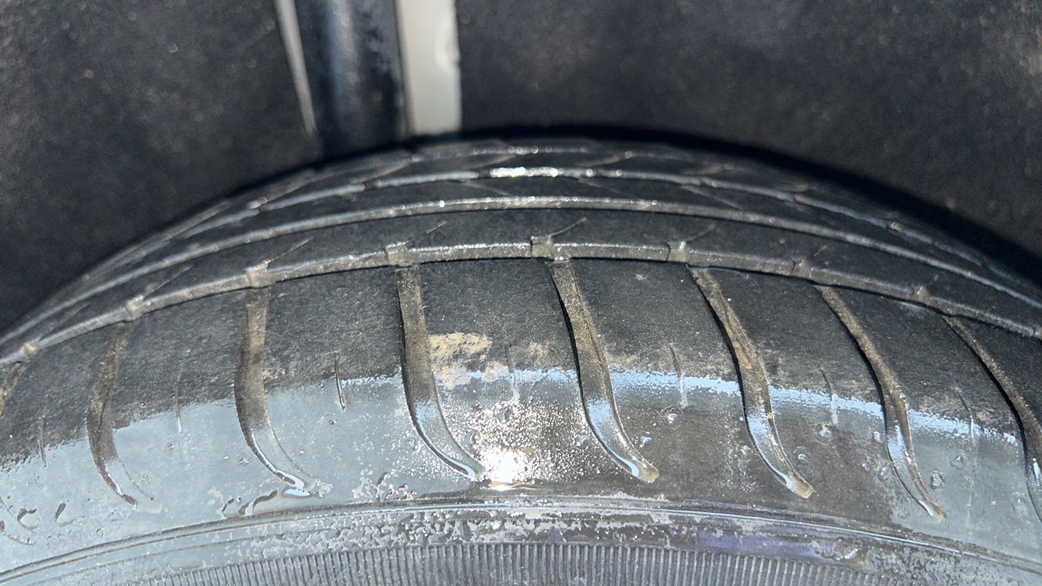 Used 2017 Ford EcoSport Titanium 1.5L Ti-VCT AT Petrol Automatic tyres RIGHT REAR TYRE TREAD VIEW
