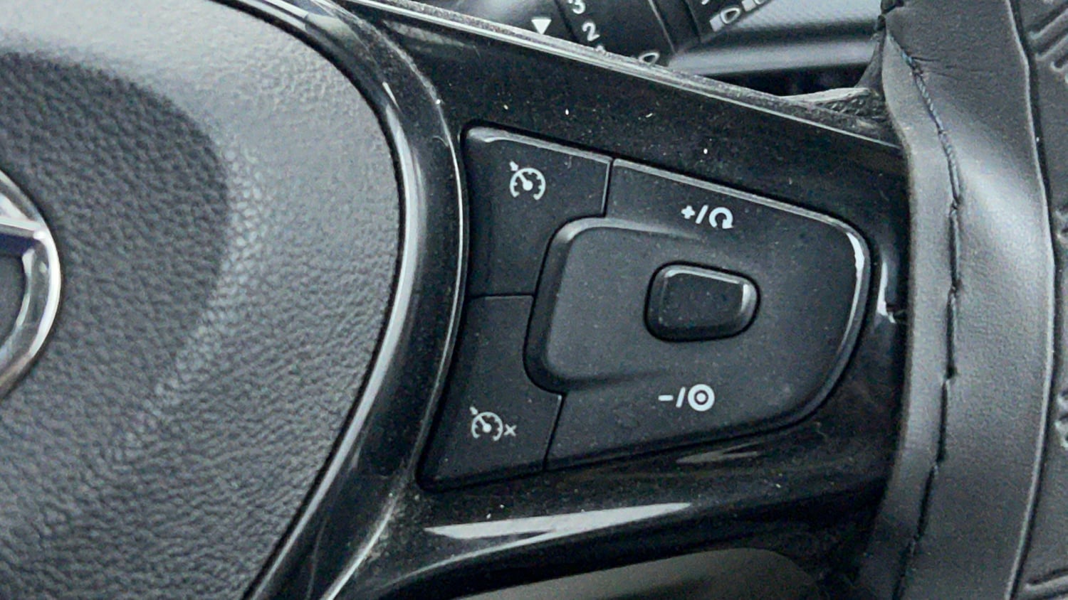 Used 2022 Tata Nexon XZ Plus (O) Petrol Manual top_features Cruise control