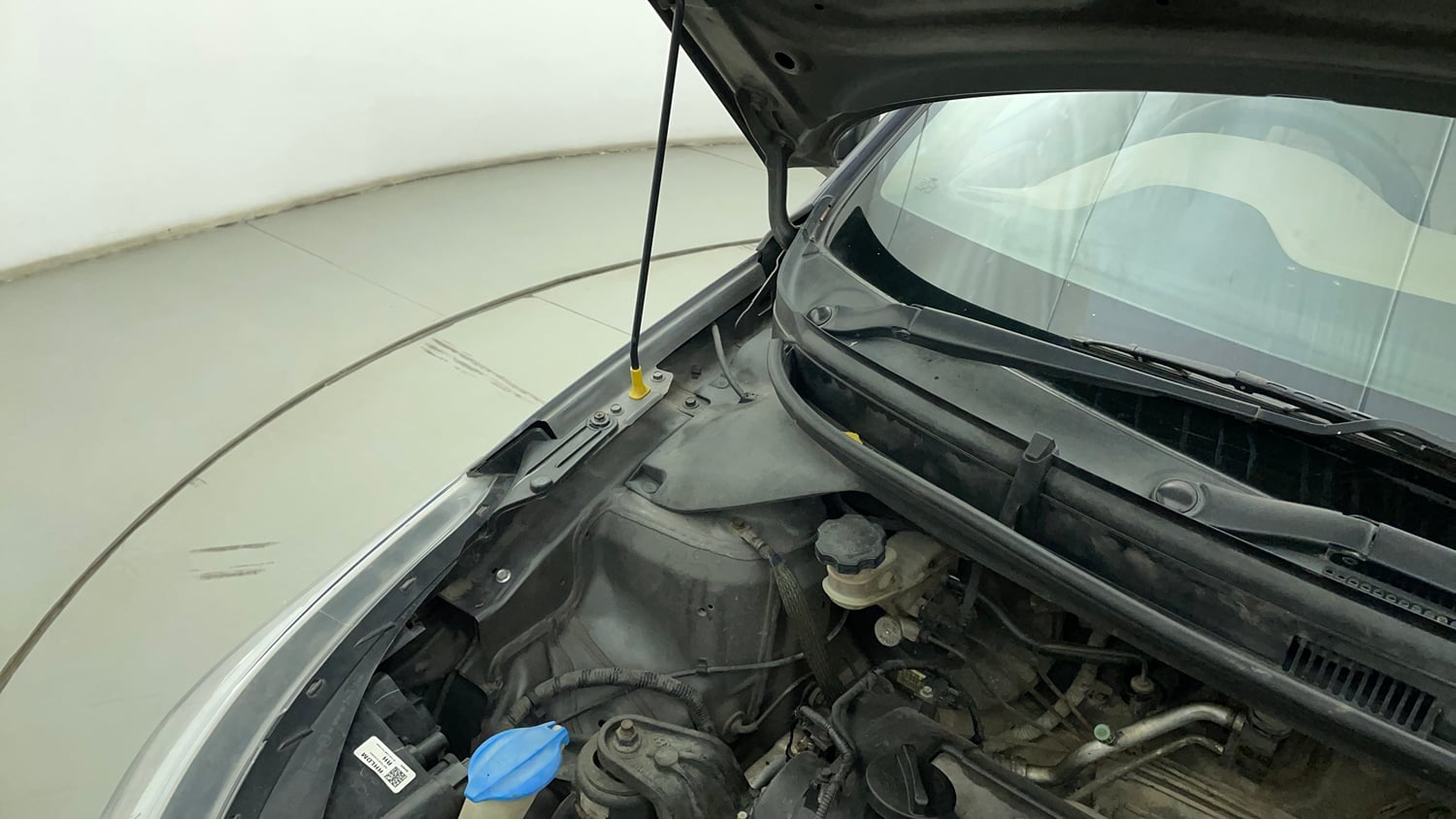 Used 2016 Hyundai Elite i20 Asta 1.2 Petrol Manual engine ENGINE RIGHT SIDE HINGE & APRON VIEW
