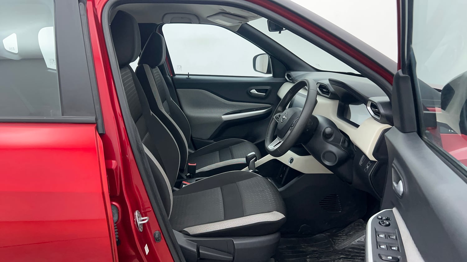 Used 2023 Nissan Magnite XV Turbo CVT Petrol Automatic interior RIGHT SIDE FRONT DOOR CABIN VIEW