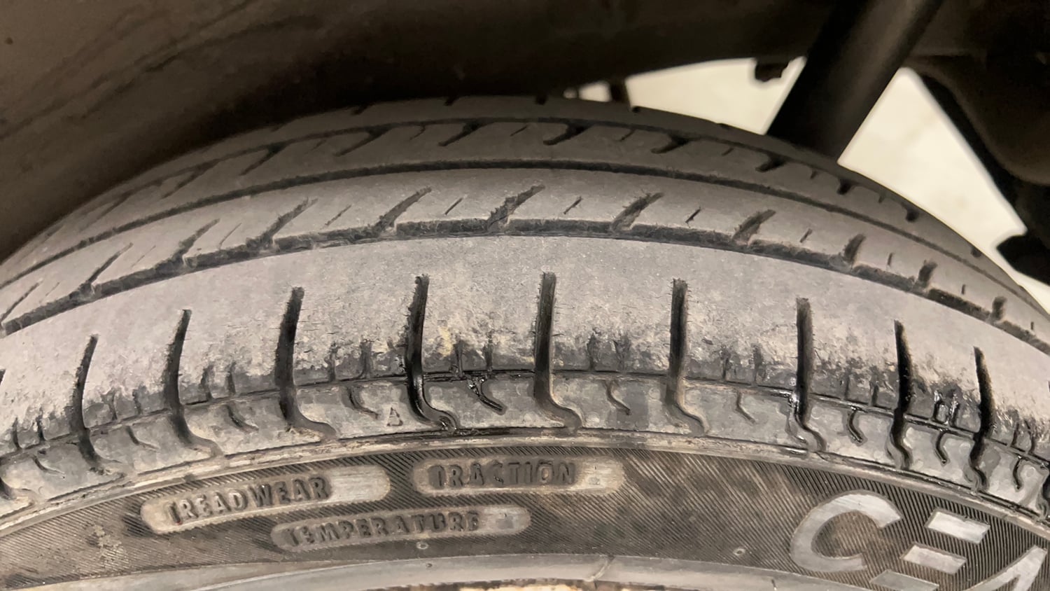 Used 2013 Maruti Suzuki Wagon R LXI CNG Cng Manual tyres LEFT REAR TYRE TREAD VIEW