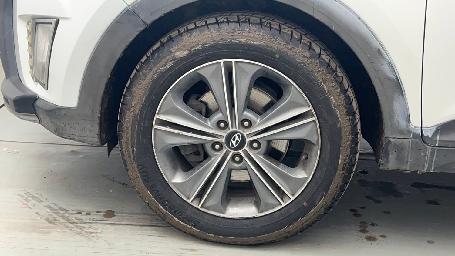 Used 2017 Hyundai Creta SX Plus 1.6 AT Petrol Petrol Automatic tyres LEFT FRONT TYRE RIM VIEW