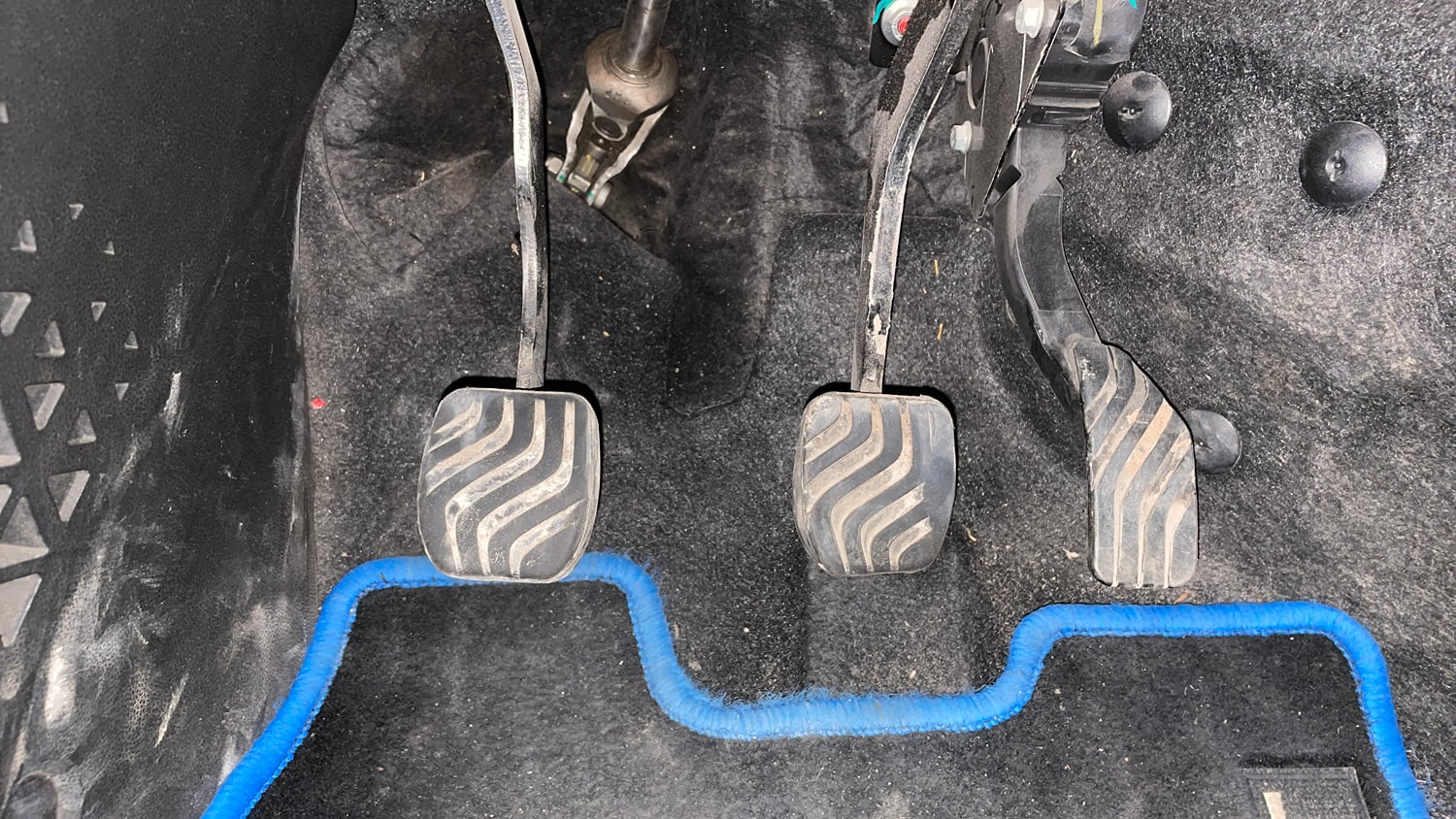 Used 2022 Renault Kiger RXZ 1.0 Turbo MT Dual Tone Petrol Manual interior PEDALS VIEW