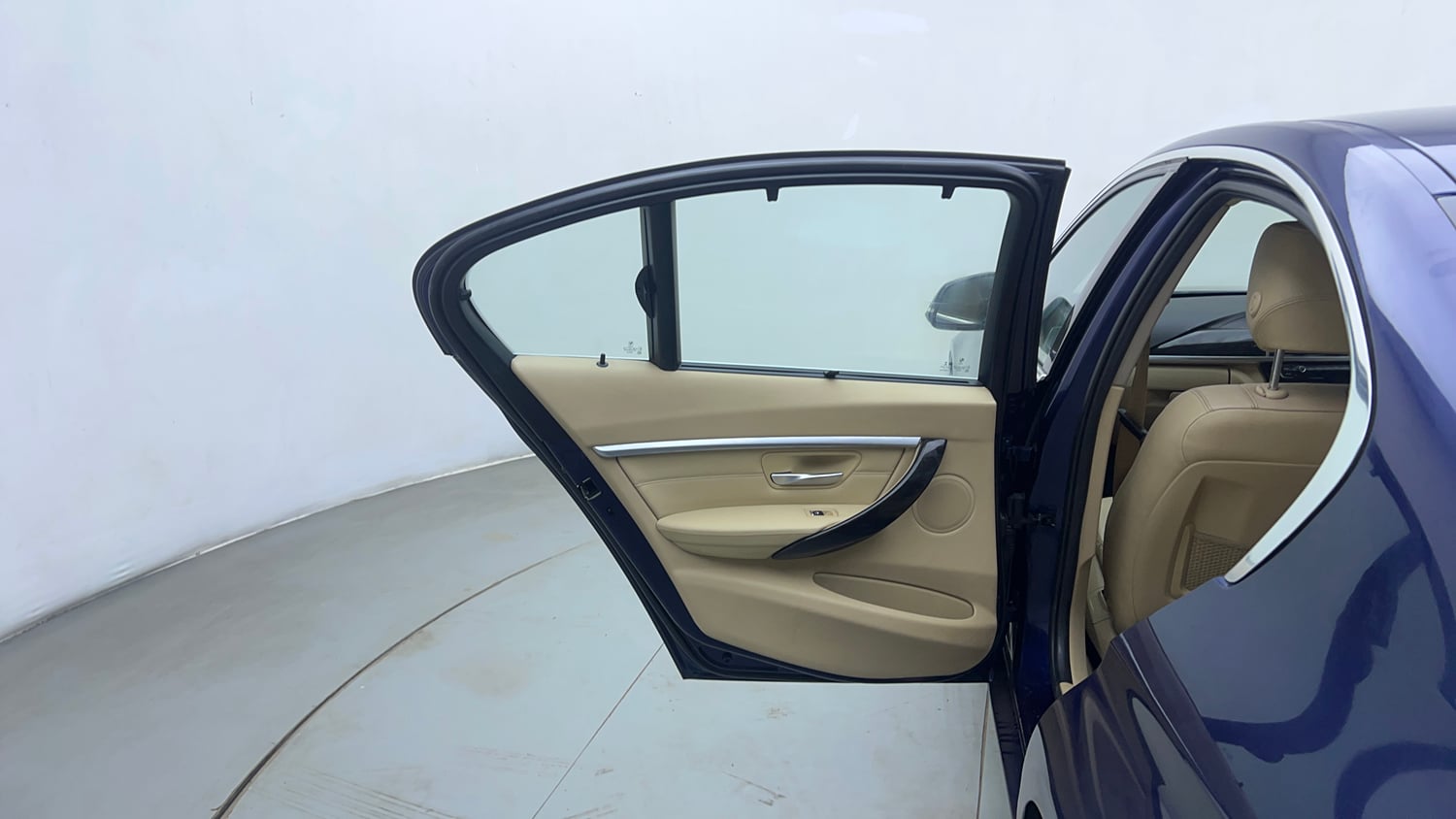 Used 2018 BMW 3 Series 320d Luxury Line Diesel Automatic interior LEFT REAR DOOR OPEN VIEW
