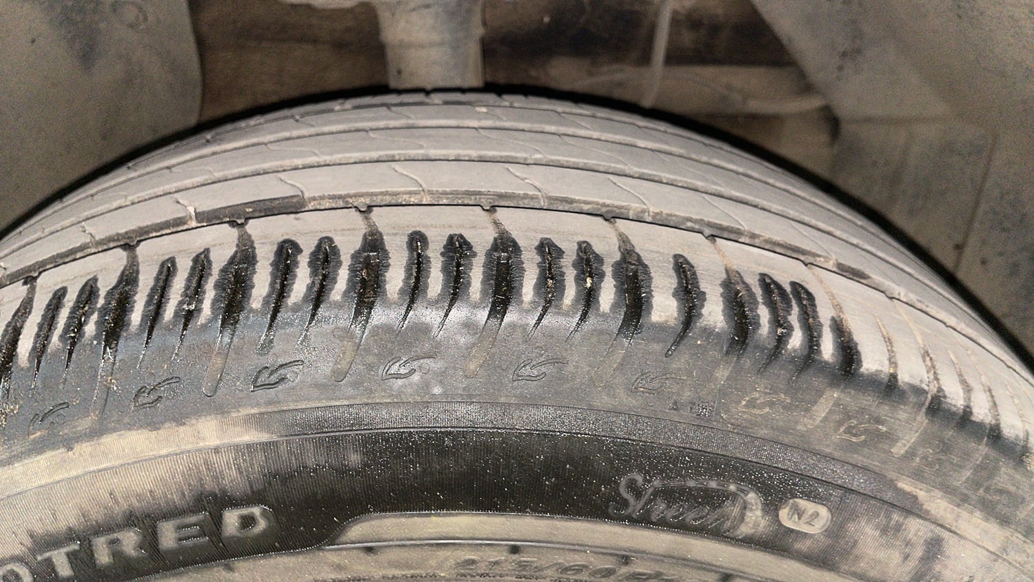 Used 2024 Maruti Suzuki Brezza ZXi S-CNG Dual Tone Cng Manual tyres RIGHT FRONT TYRE TREAD VIEW