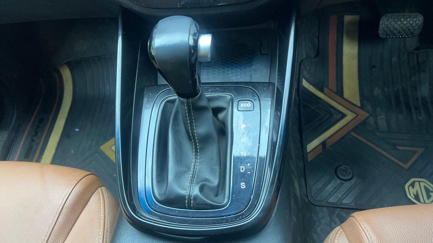 Used 2021 MG Motors Hector Plus Sharp 1.5 Petrol Turbo CVT 6-STR Petrol Automatic interior GEAR  KNOB VIEW