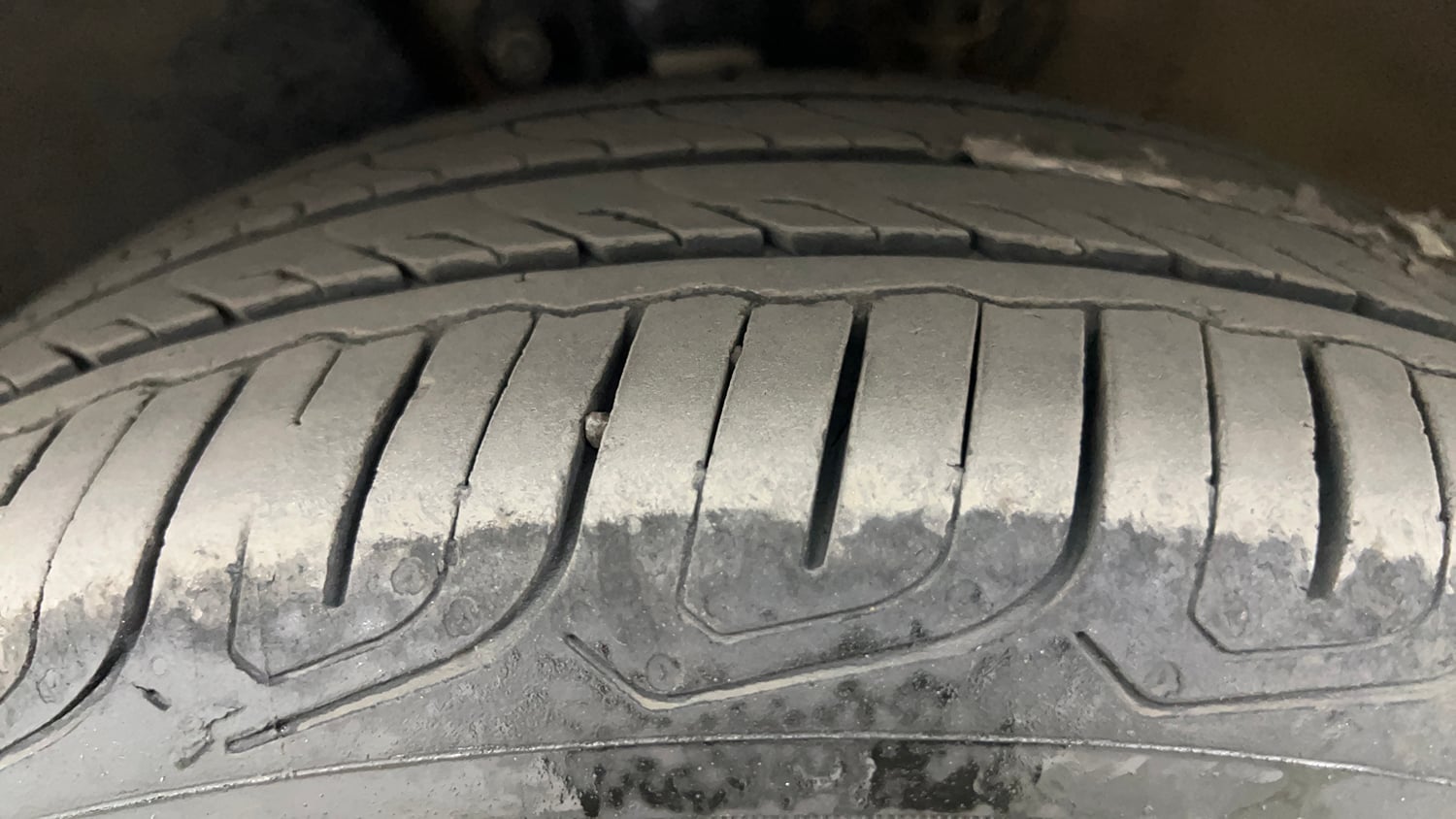 Used 2015 Volkswagen Vento Comfortline Petrol Petrol Manual tyres LEFT FRONT TYRE TREAD VIEW