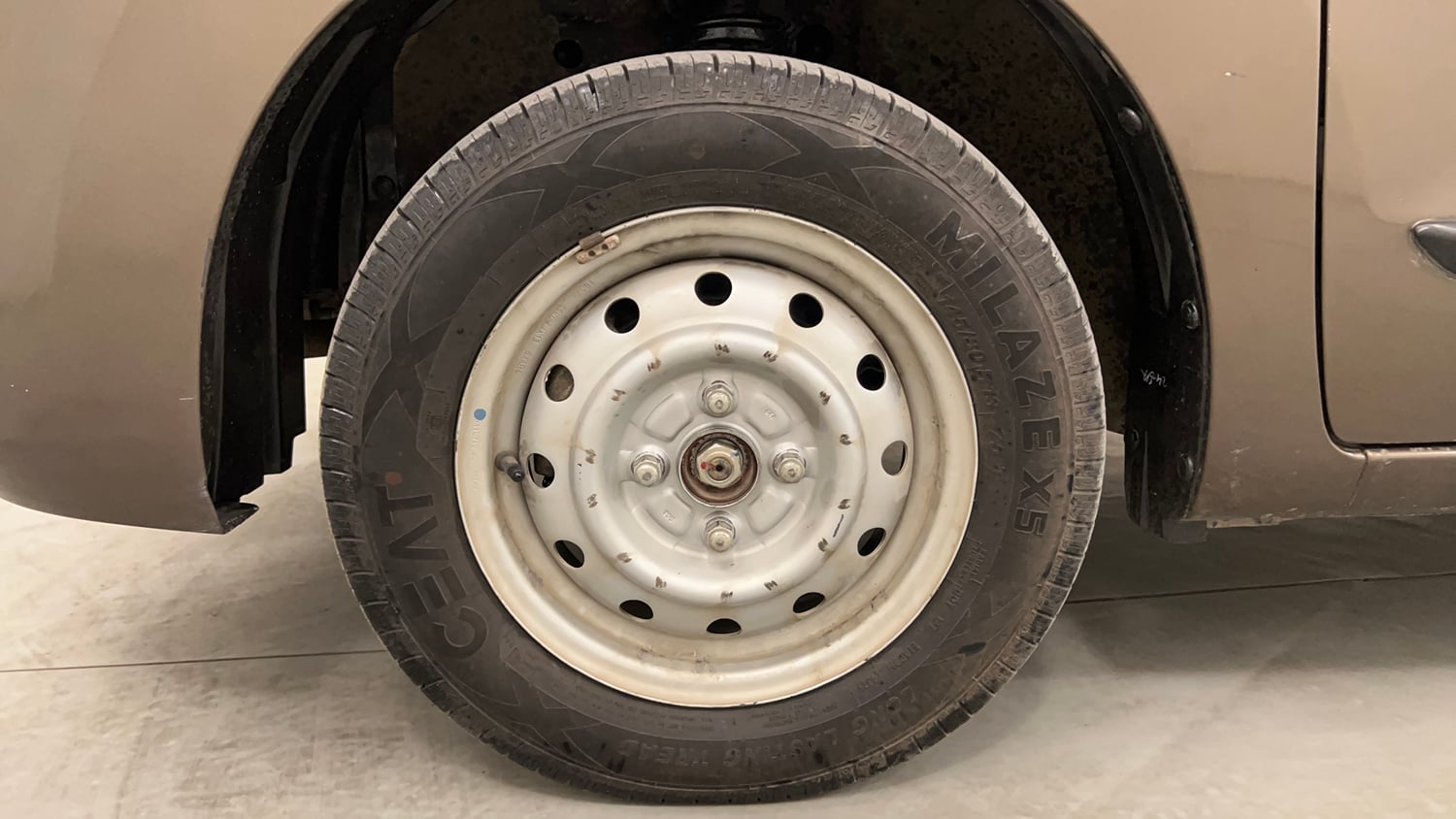 Used 2018 Maruti Suzuki Wagon R LXI CNG (O) Cng Manual tyres LEFT FRONT TYRE RIM VIEW