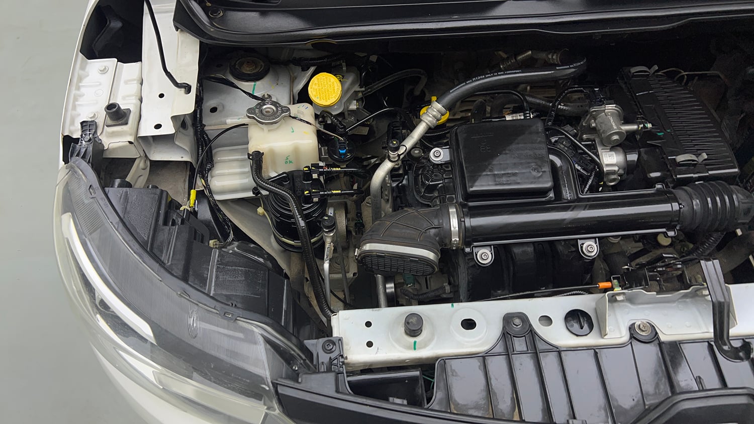 Used 2024 Renault Triber RXZ Petrol Manual engine ENGINE RIGHT SIDE VIEW