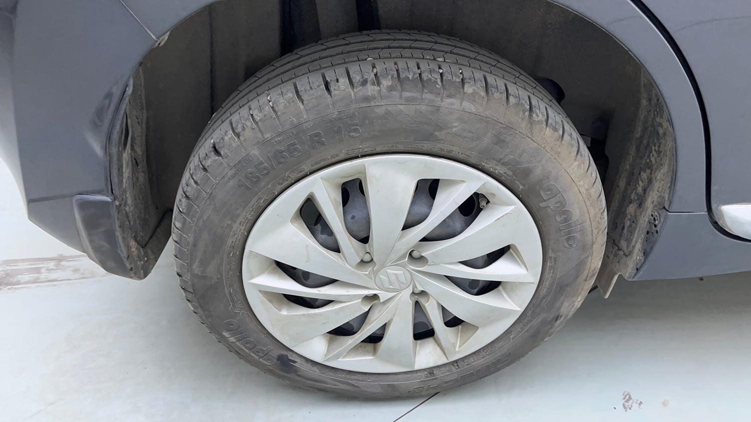 Used 2024 Maruti Suzuki Baleno Delta MT Petrol Manual tyres RIGHT REAR TYRE RIM VIEW