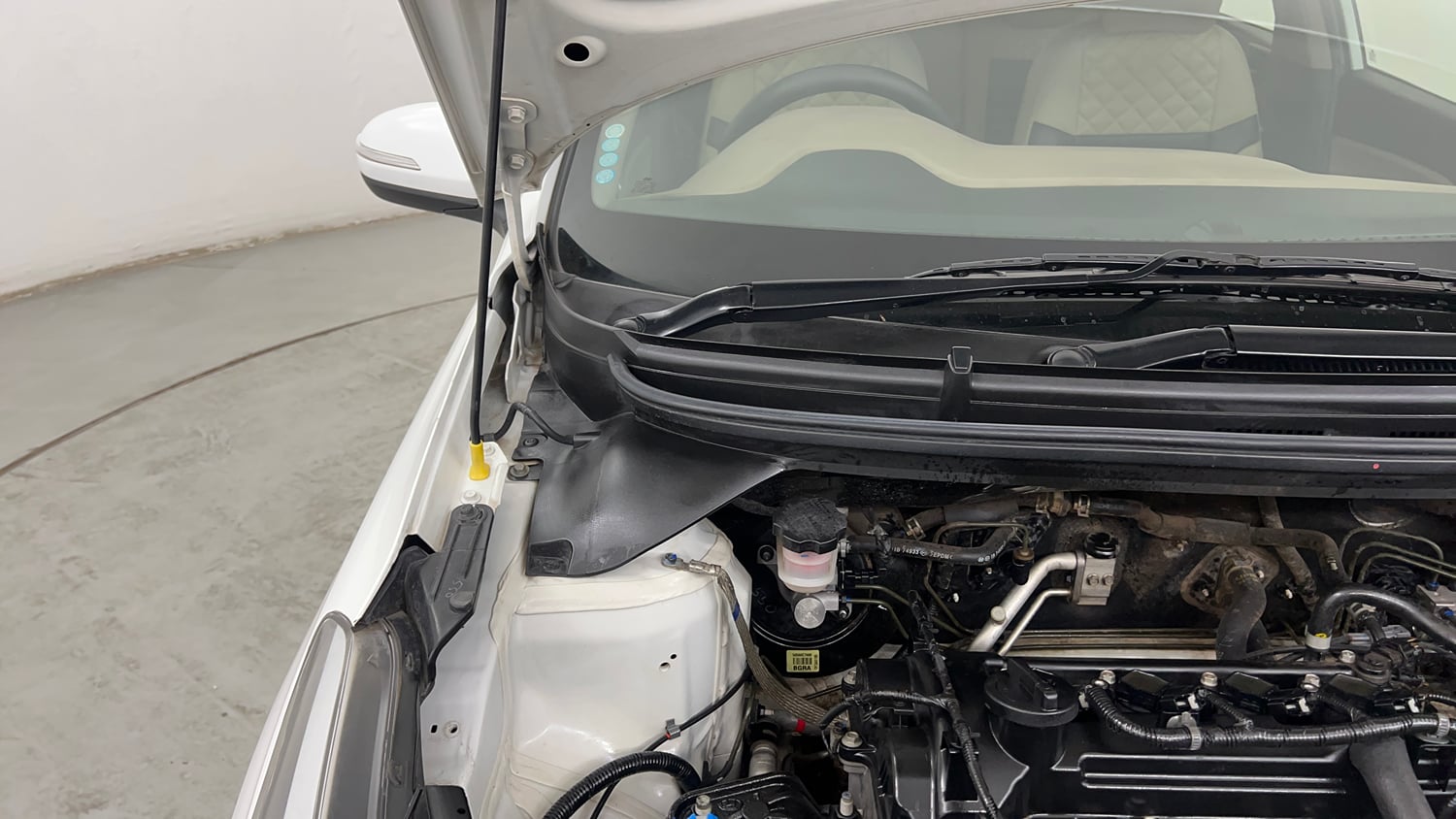 Used 2019 Hyundai Elite i20 Asta 1.2 (O) Petrol Manual engine ENGINE RIGHT SIDE HINGE & APRON VIEW