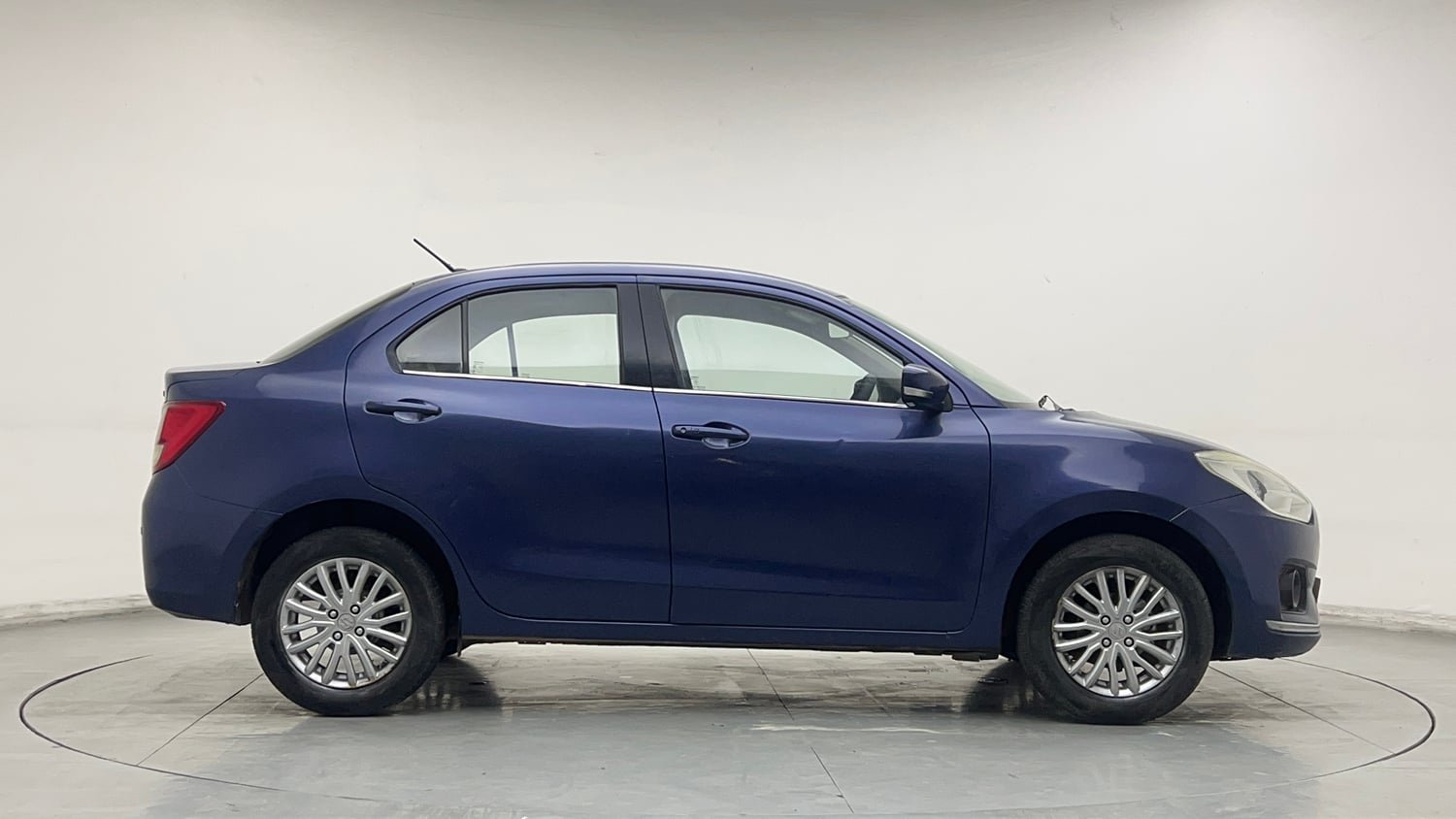 Used 2017 Maruti Suzuki Dzire ZXi AMT Petrol Automatic exterior RIGHT SIDE VIEW