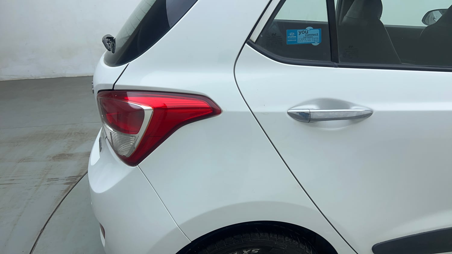 Used 2016 Hyundai Grand i10 Asta AT 1.2 Kappa VTVT Petrol Automatic dents MINOR DENT