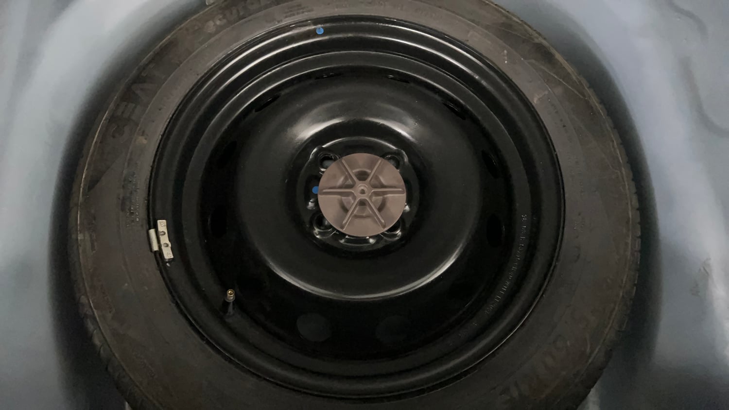 Used 2018 Maruti Suzuki Ignis Zeta 1.2 AMT Petrol Automatic tyres SPARE TYRE VIEW