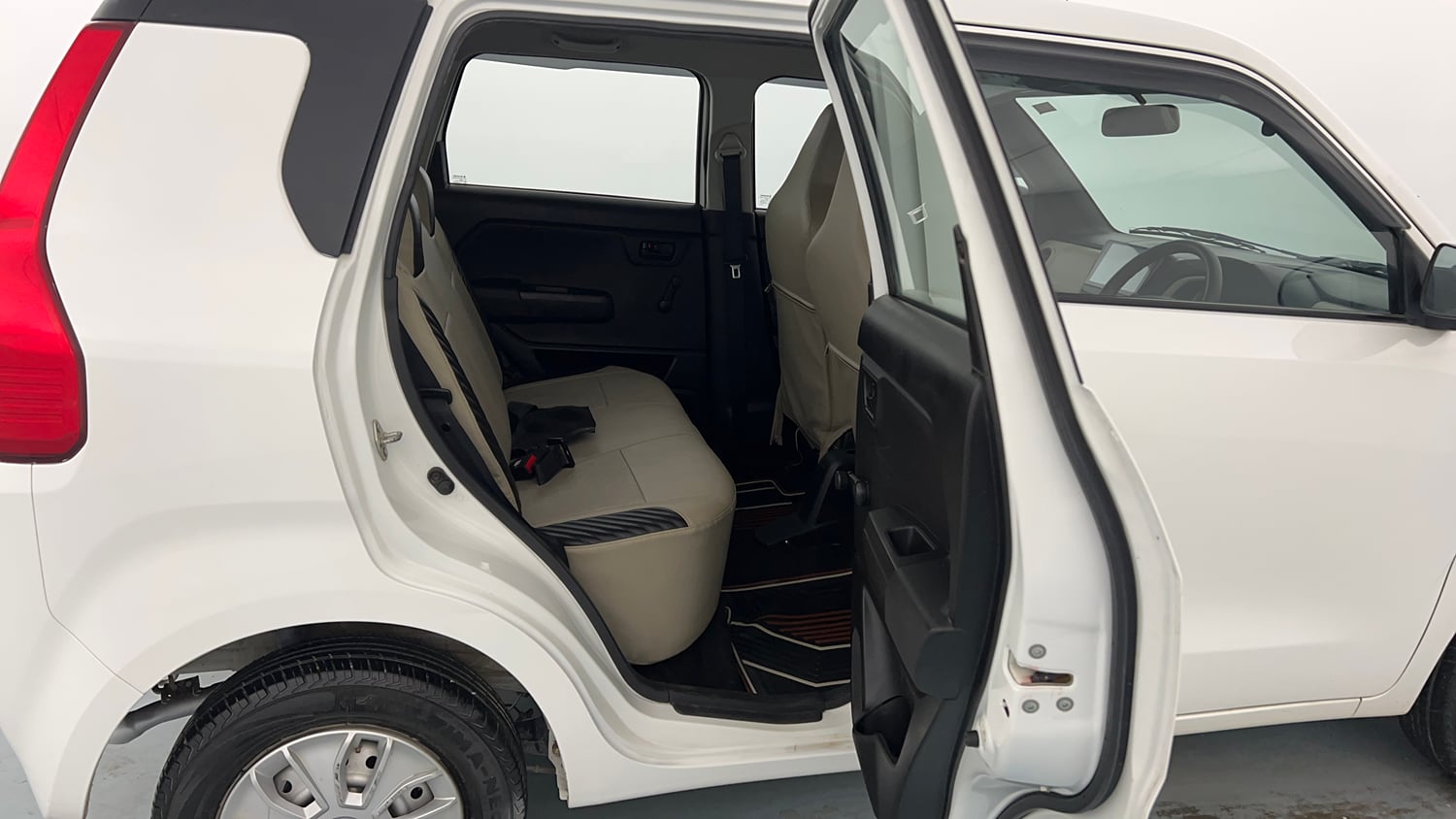 Used 2022 Maruti Suzuki Wagon R LXI 1.0 Petrol Manual interior RIGHT SIDE REAR DOOR CABIN VIEW