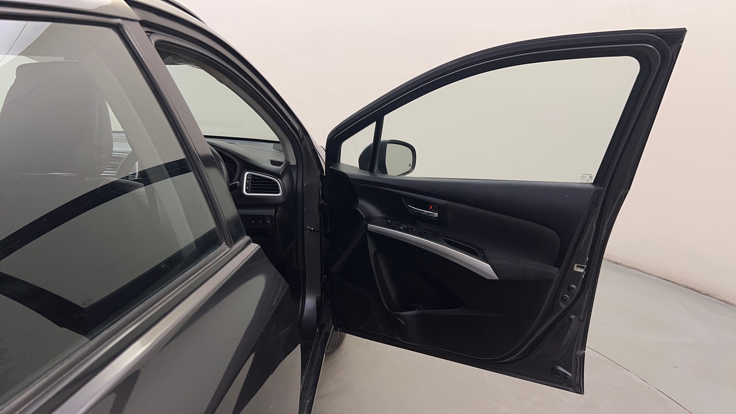 Used 2016 Maruti Suzuki S-Cross Zeta 1.3 Diesel Manual interior RIGHT FRONT DOOR OPEN VIEW