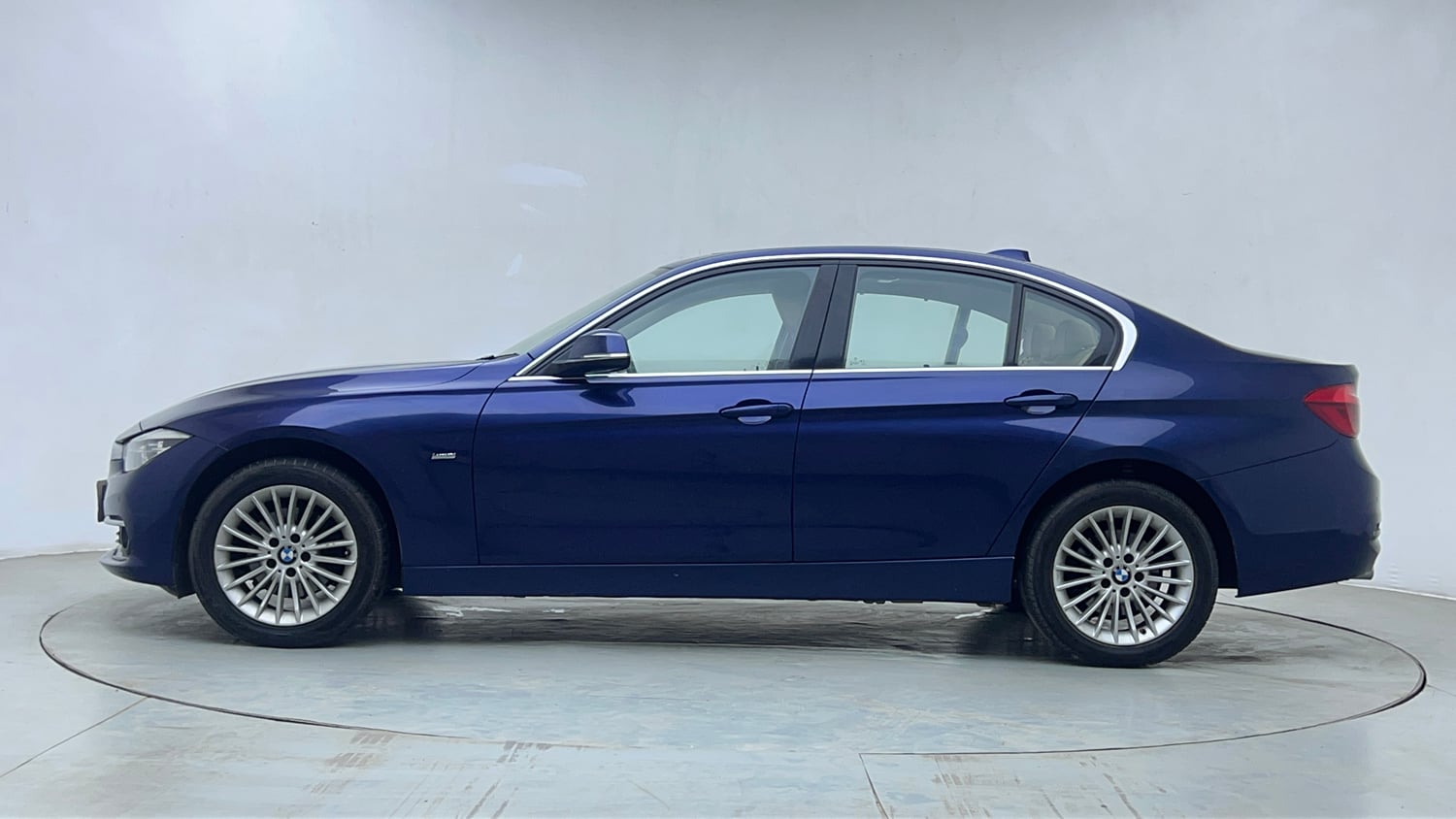 Used 2018 BMW 3 Series 320d Luxury Line Diesel Automatic exterior LEFT SIDE VIEW