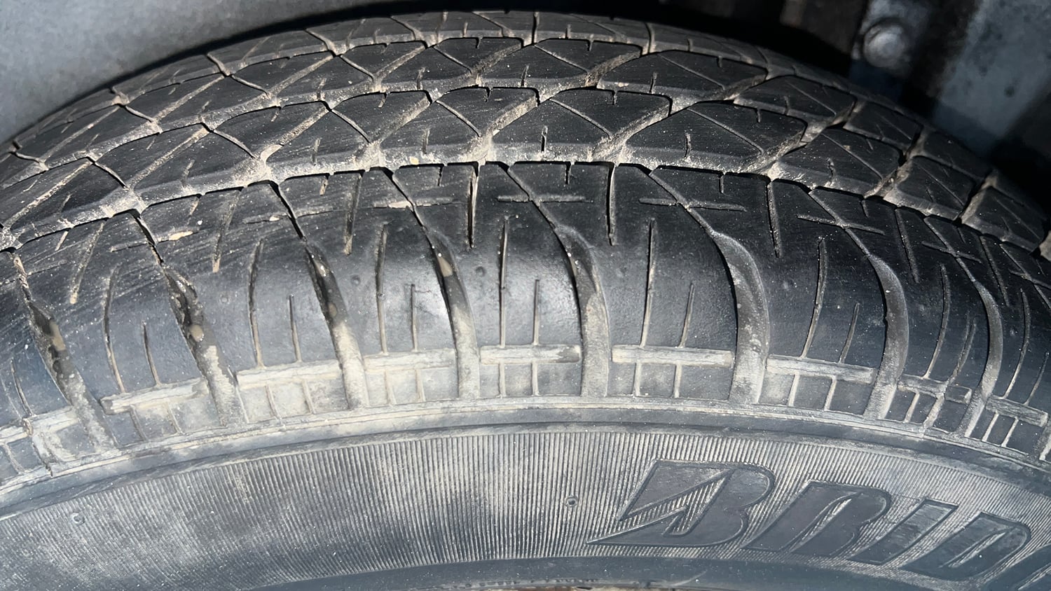Used 2015 Maruti Suzuki Swift Lxi (O) Petrol Manual tyres LEFT REAR TYRE TREAD VIEW
