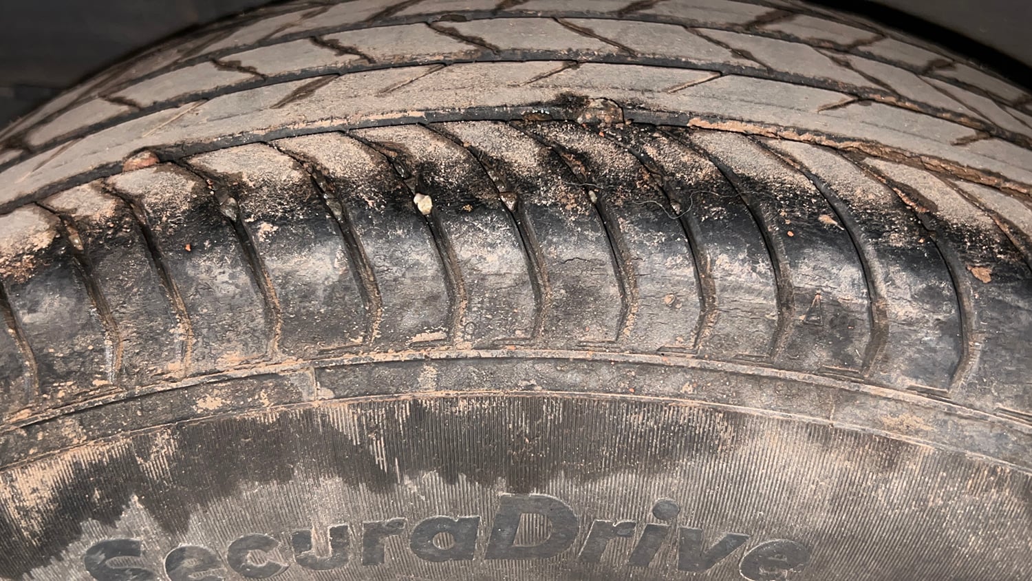 Used 2019 Hyundai Venue SX 1.4 (O) CRDi Diesel Manual tyres RIGHT REAR TYRE TREAD VIEW