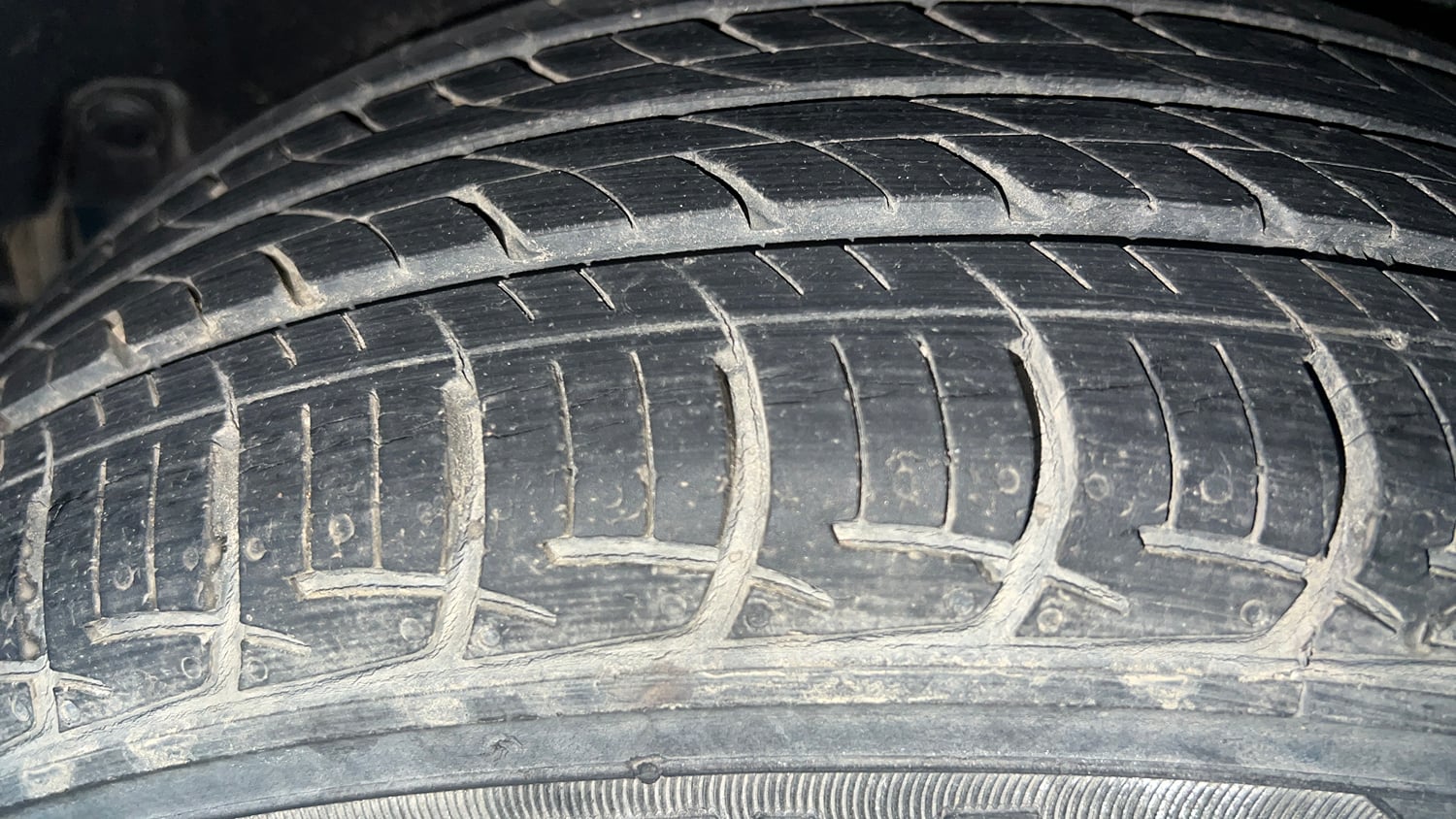 Used 2018 Maruti Suzuki Ertiga VXI Petrol Manual tyres LEFT REAR TYRE TREAD VIEW