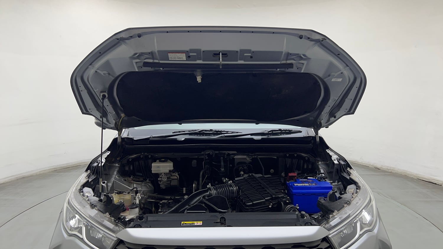 Used 2023 Toyota Innova Hycross VX Hybrid 7 STR Hybrid Automatic engine ENGINE & BONNET OPEN FRONT VIEW