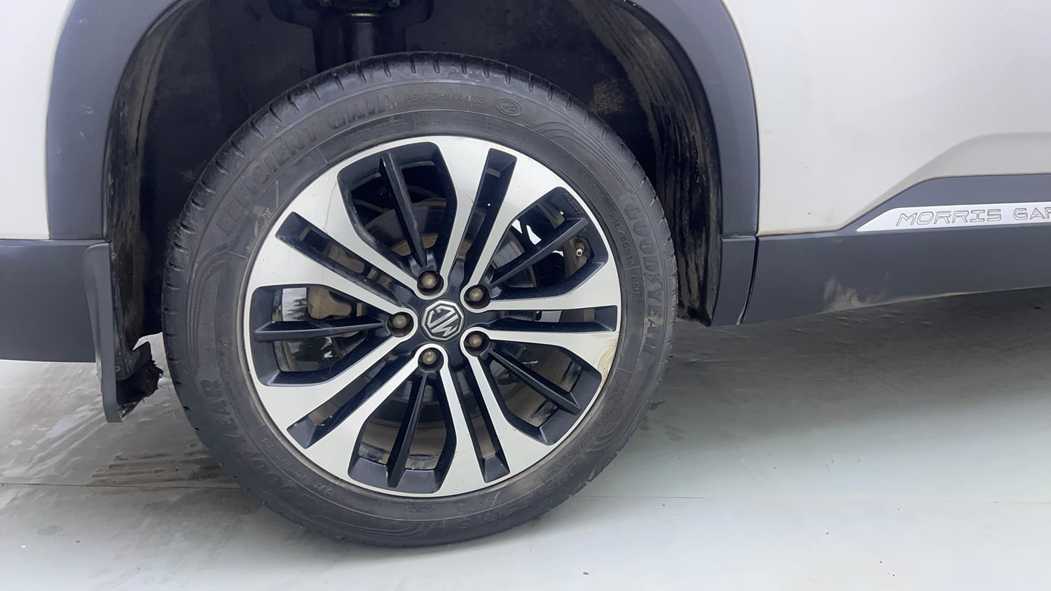 Used 2021 MG Motors Hector Plus Sharp 1.5 Petrol Turbo CVT 6-STR Petrol Automatic tyres RIGHT REAR TYRE RIM VIEW