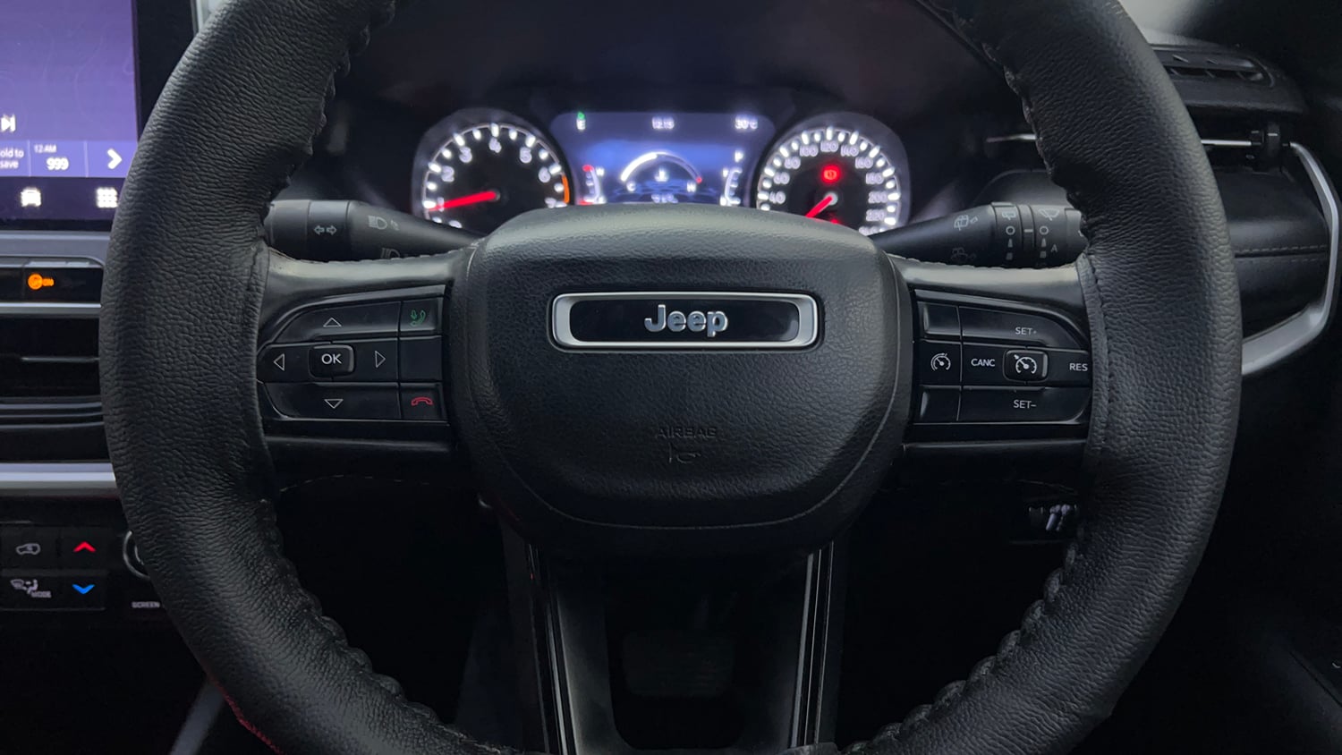 Used 2022 Jeep Compass 5th Anniversary Edition 1.4 Petrol DCT Petrol Automatic top_features Airbags