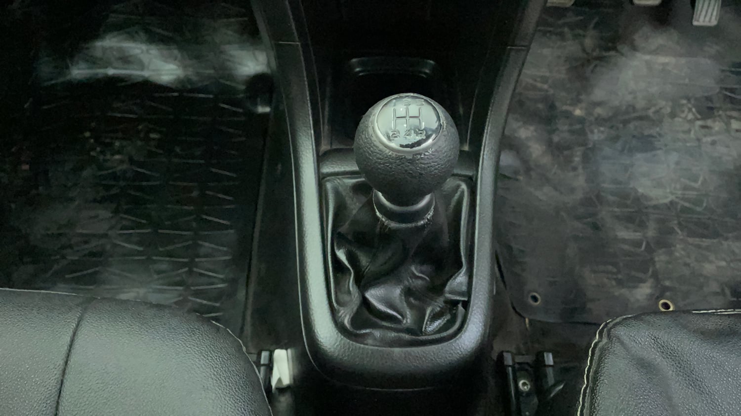 Used 2017 Maruti Suzuki Swift VXI (O) Petrol Manual interior GEAR  KNOB VIEW