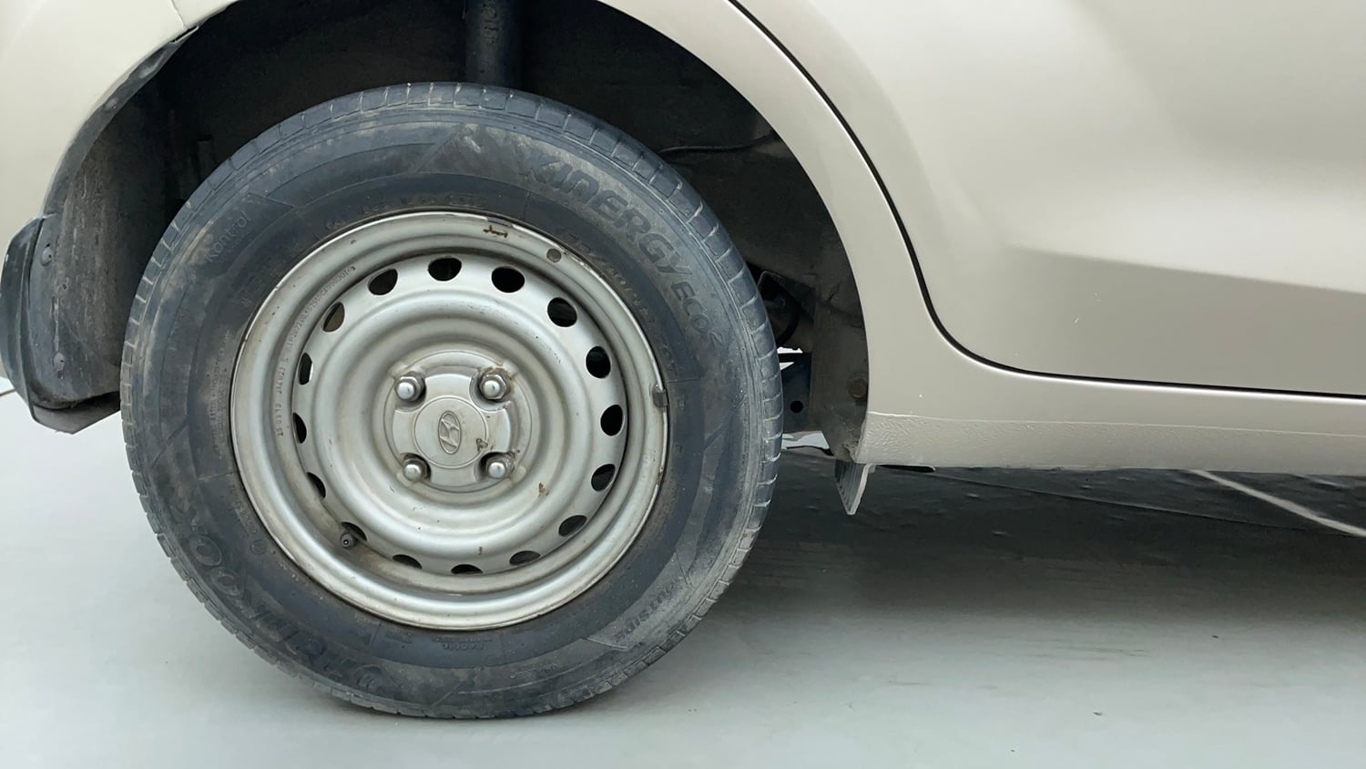 Used 2019 Hyundai Santro Era Executive Petrol Manual tyres RIGHT REAR TYRE RIM VIEW