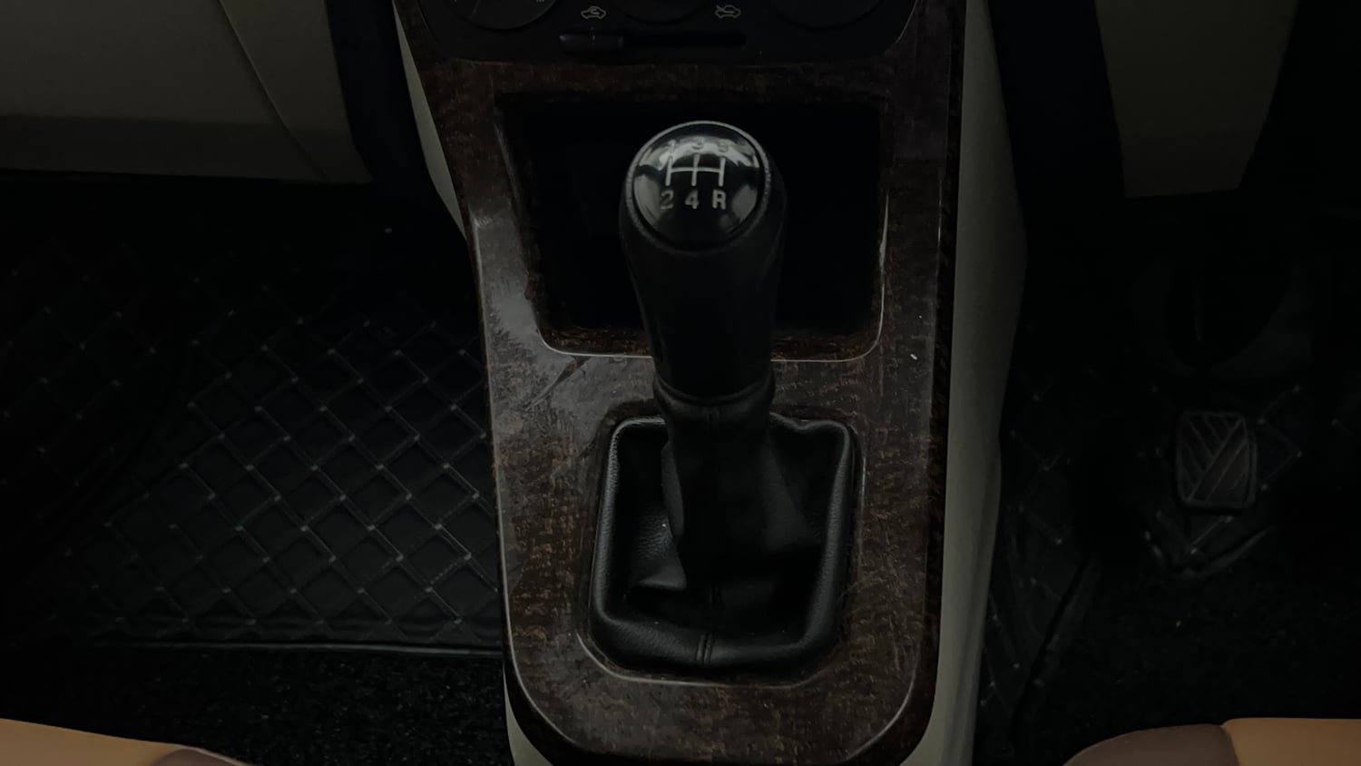 Used 2024 Maruti Suzuki Wagon R VXI 1.0 CNG Cng Manual interior GEAR  KNOB VIEW