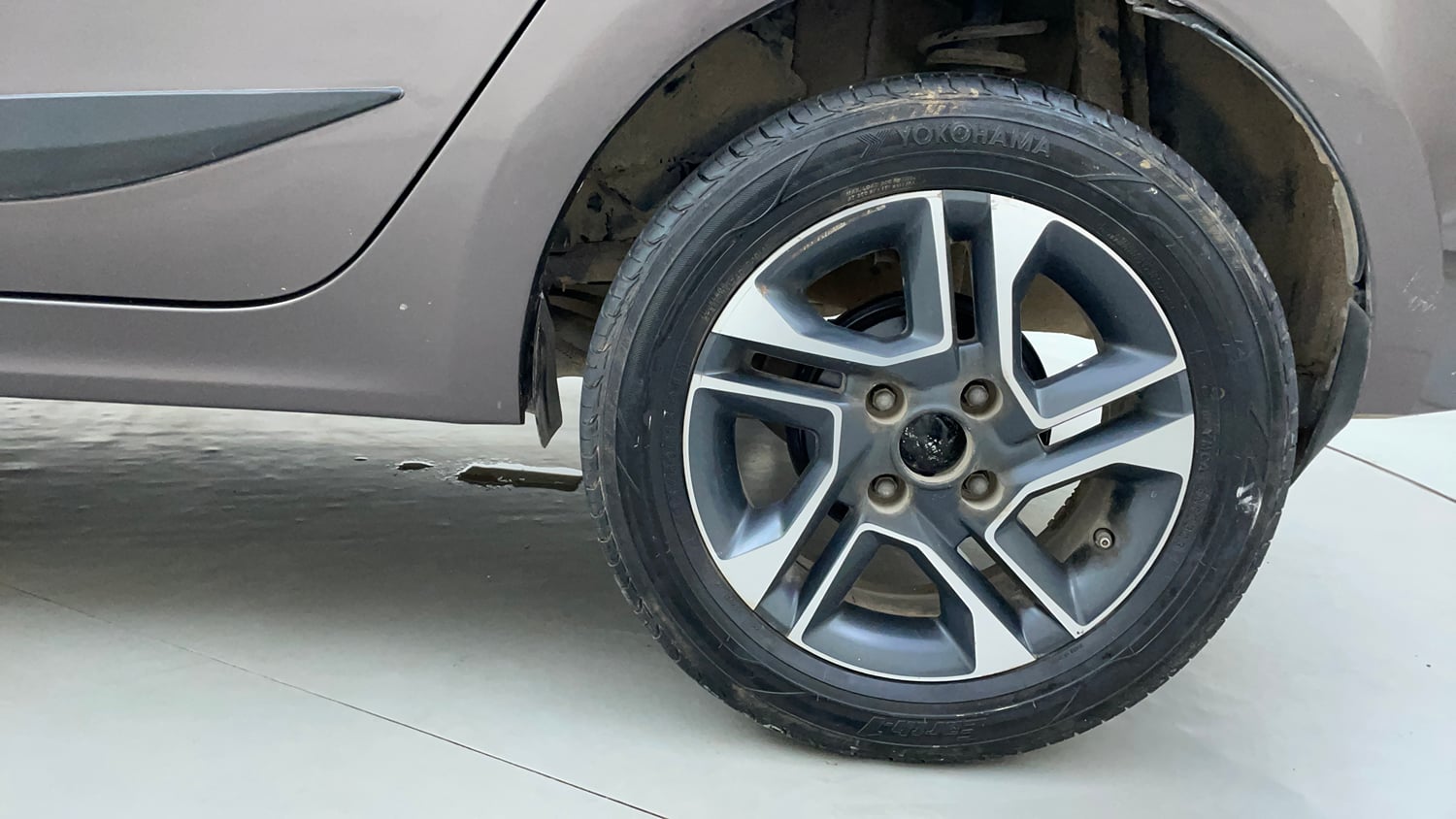 Used 2018 Tata Tigor Revotron XZA Petrol Automatic tyres LEFT REAR TYRE RIM VIEW