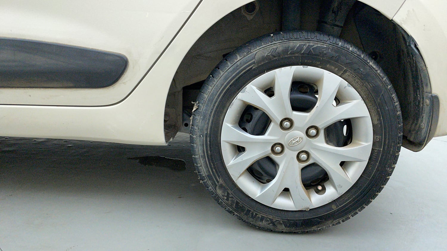 Used 2013 Hyundai Grand i10 Sportz 1.2 Kappa VTVT Petrol Manual tyres LEFT REAR TYRE RIM VIEW