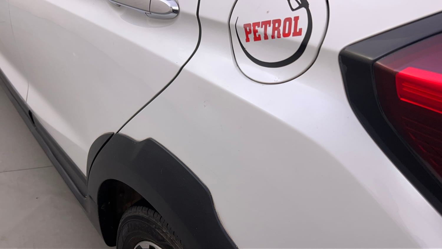 Used 2021 Honda WR-V VX MT Petrol Petrol Manual dents MINOR SCRATCH