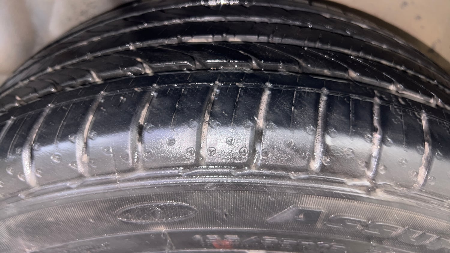 Used 2013 Volkswagen Polo Highline1.2L (P) Petrol Manual tyres RIGHT REAR TYRE TREAD VIEW
