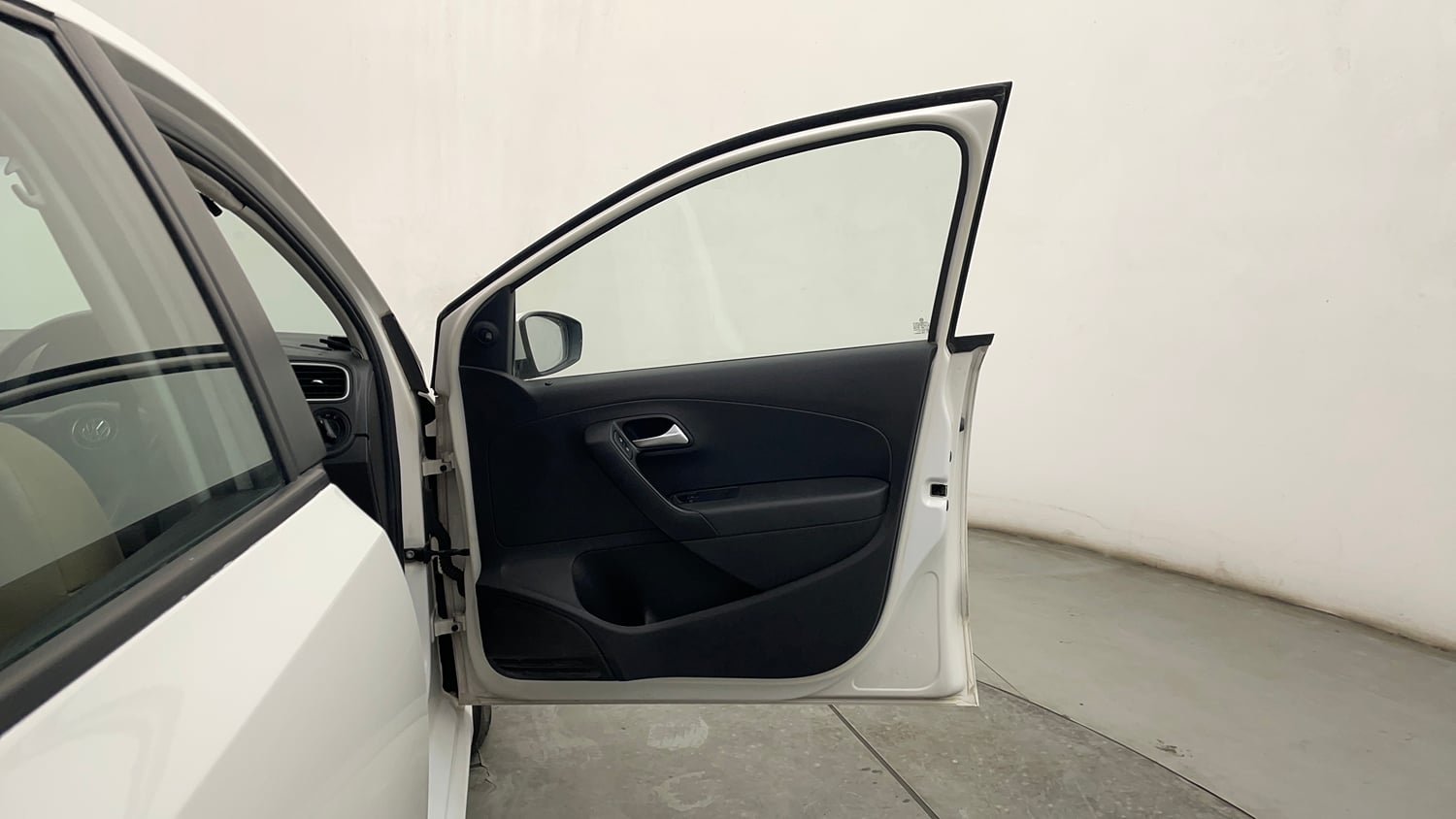 Used 2019 Volkswagen Ameo Trendline 1.0L (P) Petrol Manual interior RIGHT FRONT DOOR OPEN VIEW