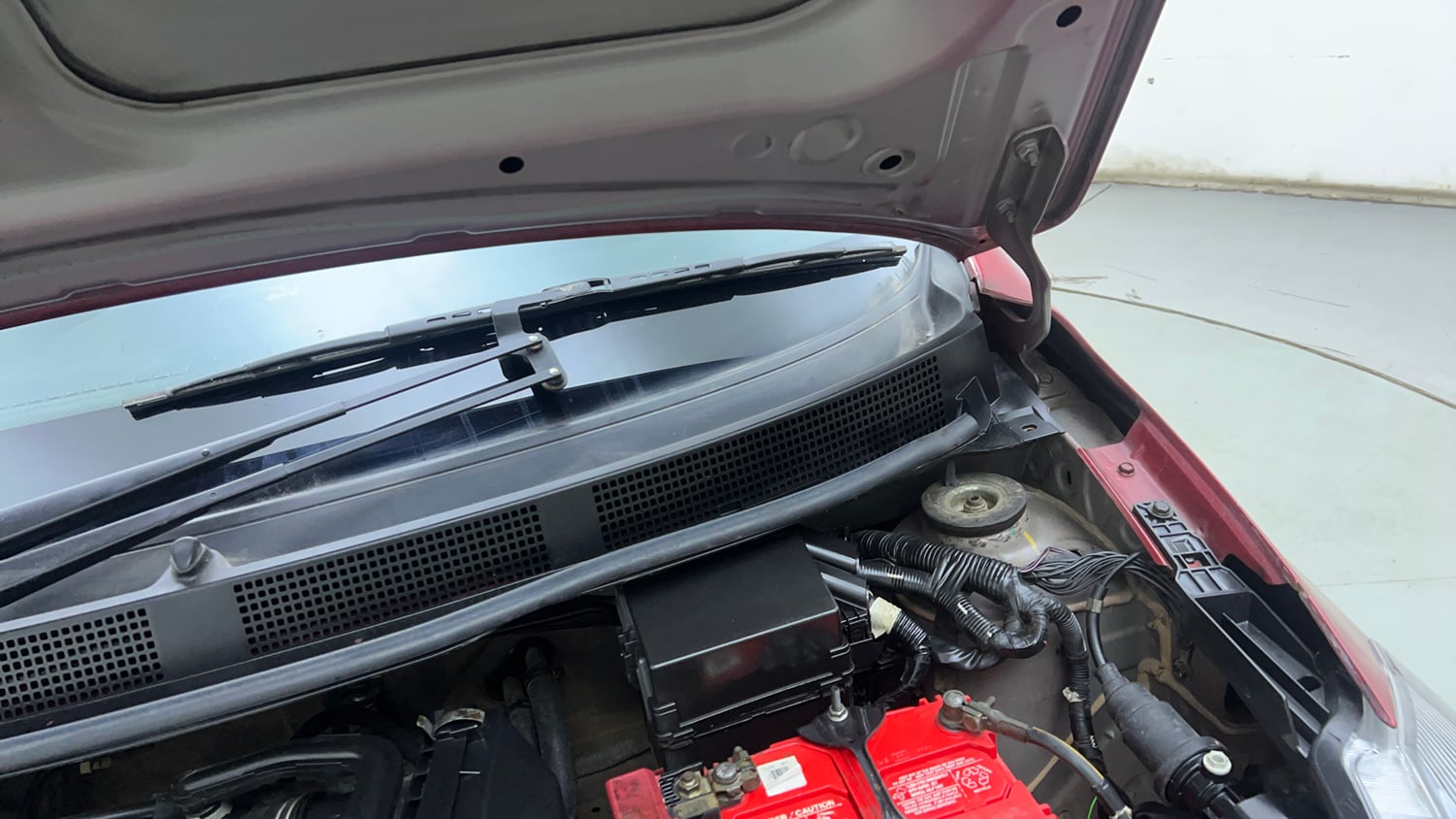Used 2016 Datsun GO T Petrol Manual engine ENGINE LEFT SIDE HINGE & APRON VIEW