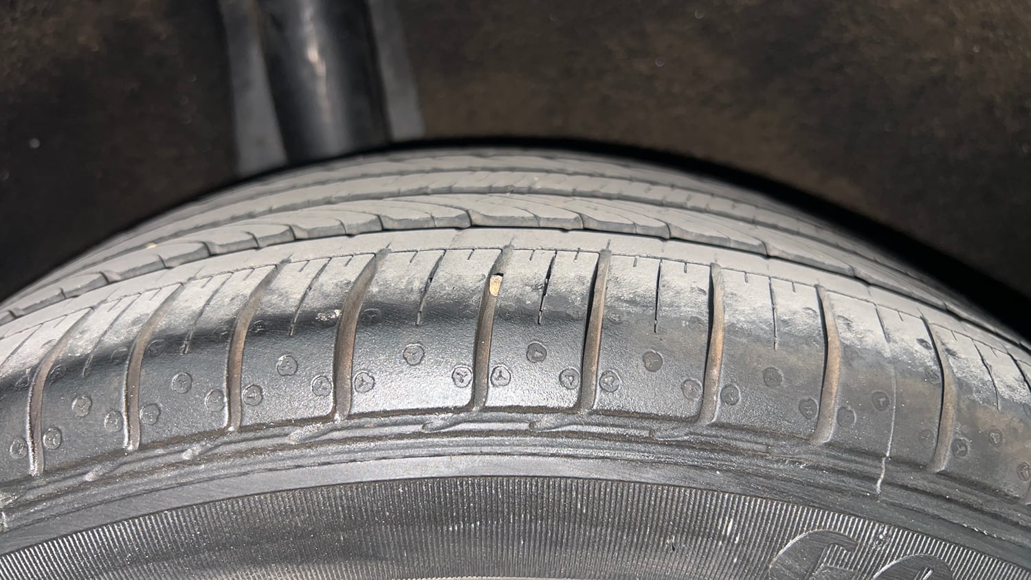 Used 2016 Maruti Suzuki Baleno Zeta 1.2 Petrol Manual tyres RIGHT REAR TYRE TREAD VIEW