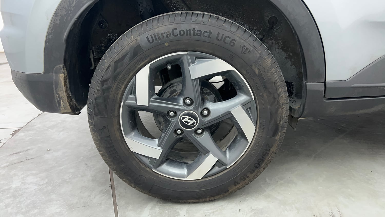 Used 2019 Hyundai Venue SX Plus 1.0 Turbo DCT Petrol Automatic tyres RIGHT REAR TYRE RIM VIEW