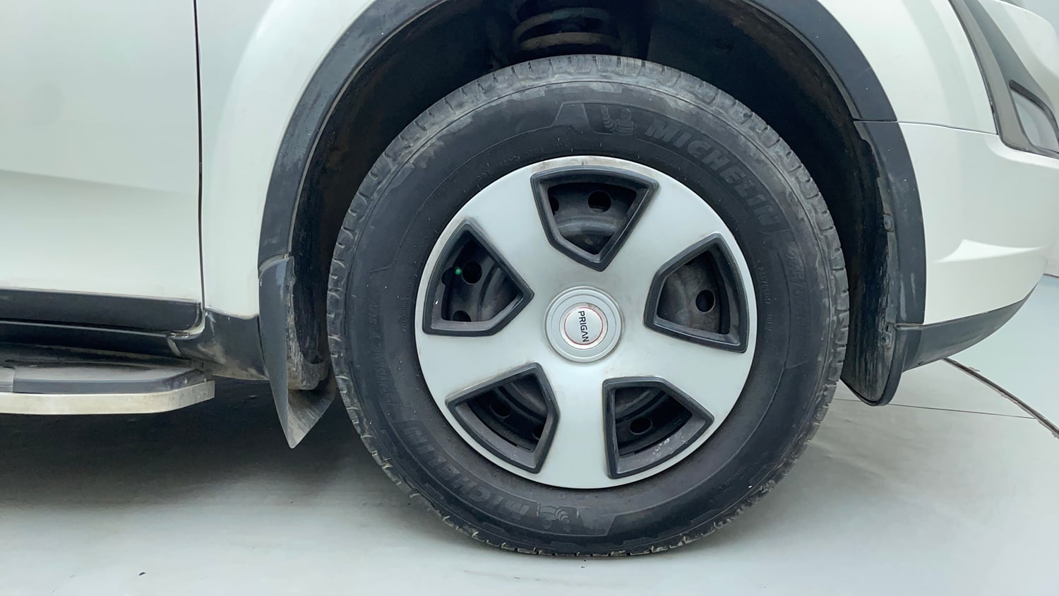 Used 2018 Mahindra XUV500 W7 Diesel Manual tyres RIGHT FRONT TYRE RIM VIEW