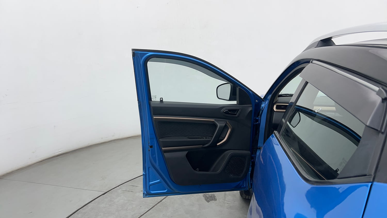Used 2021 Renault Kiger RXT 1.0 Turbo MT Dual Tone Petrol Manual interior LEFT FRONT DOOR OPEN VIEW