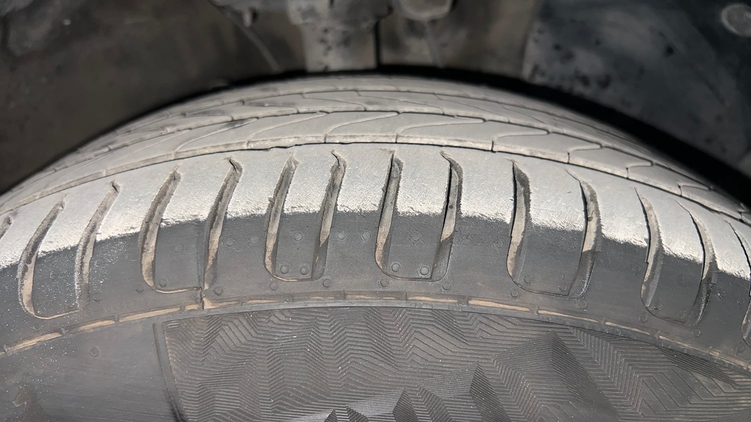 Used 2019 Hyundai Venue SX Plus 1.0 Turbo DCT Petrol Automatic tyres RIGHT FRONT TYRE TREAD VIEW