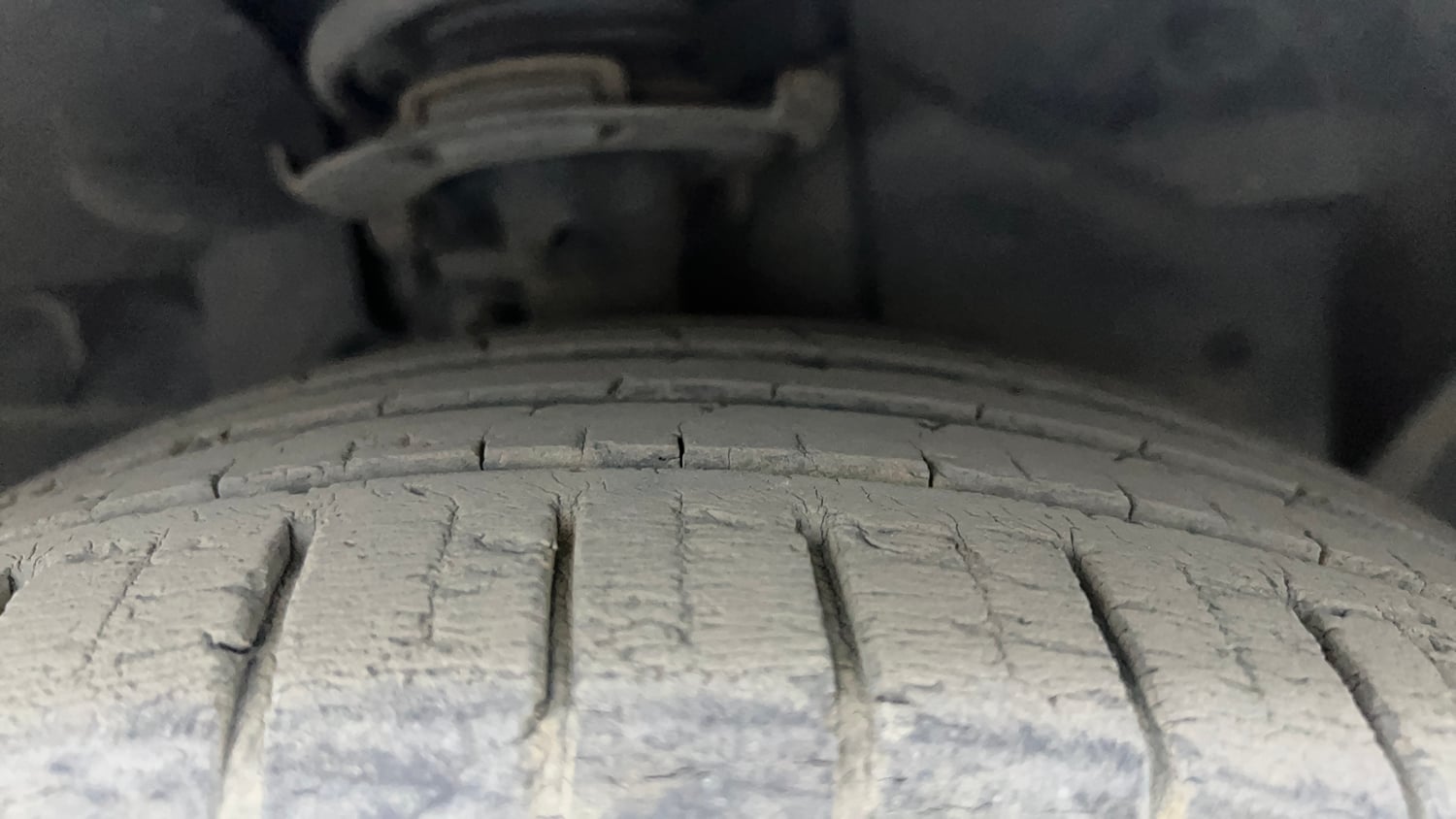 Used 2017 Ford Figo Titanium 1.2 Ti-VCT Petrol Manual tyres RIGHT FRONT TYRE TREAD VIEW