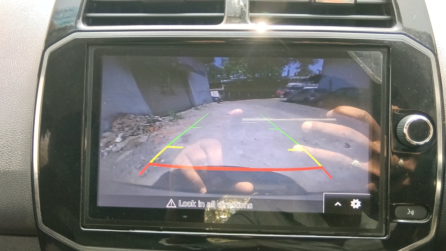 Used 2023 Renault Kwid RXT 1.0 AMT Petrol Automatic top_features Rear camera