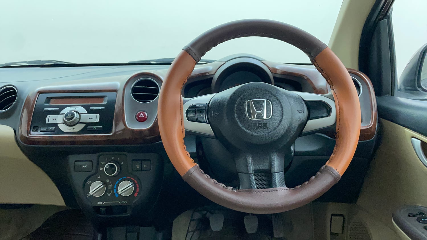 Used 2013 Honda Amaze 1.2 VX i-VTEC Petrol Manual interior STEERING VIEW